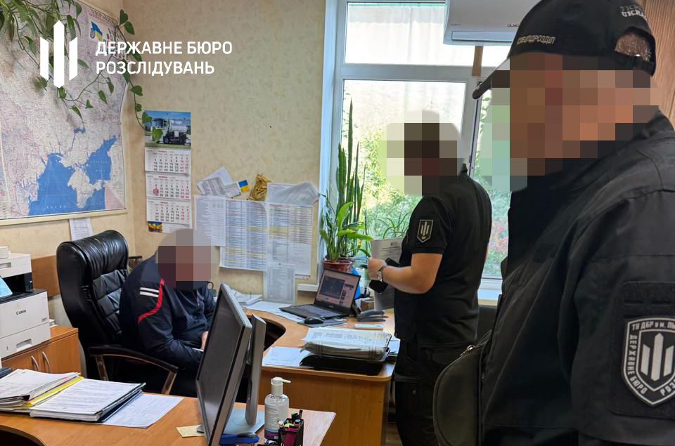 ДБР розкрило корупційну схему із закупівлі техніки для ЗСУ