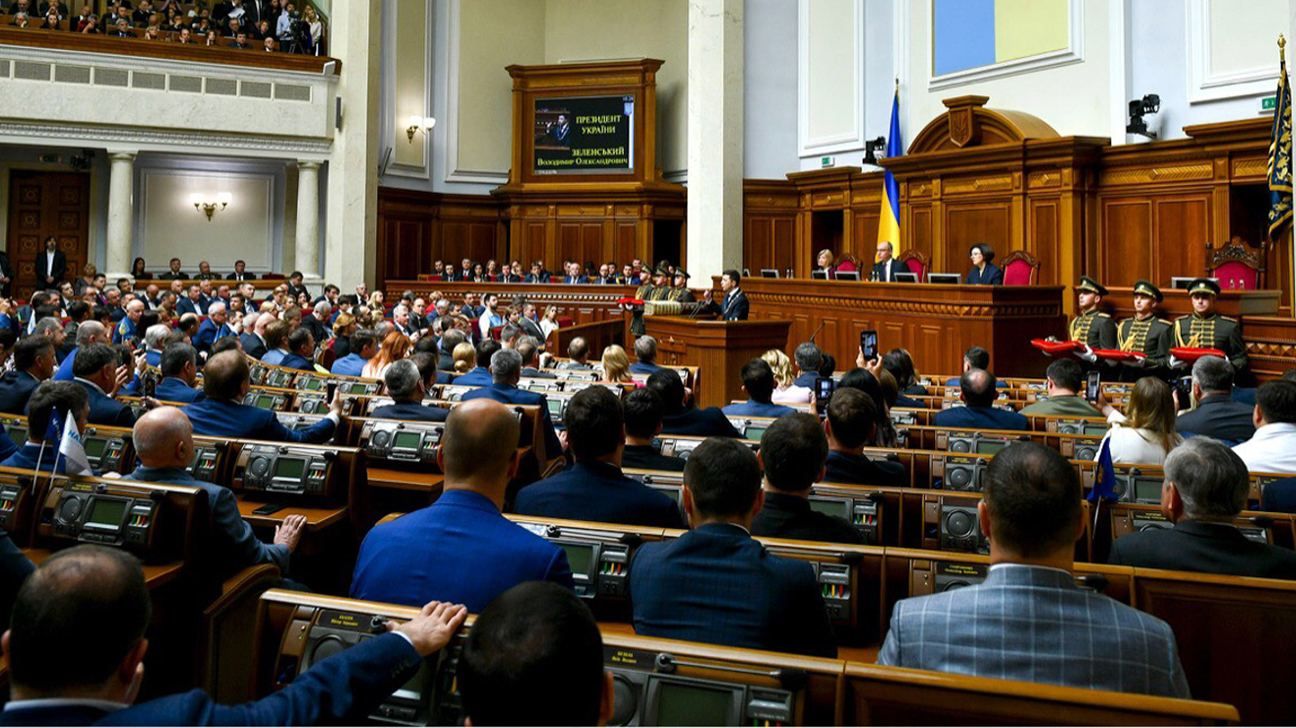 Депутатські пенсії 2025: озвучено середні та максимальні виплати