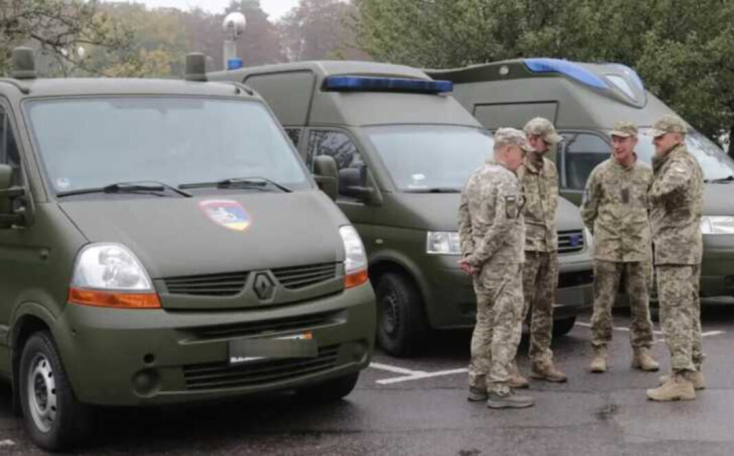 Бомби не зупинять мобілізацію: Україна розглядає мобільні ТЦК як стратегічне рішення