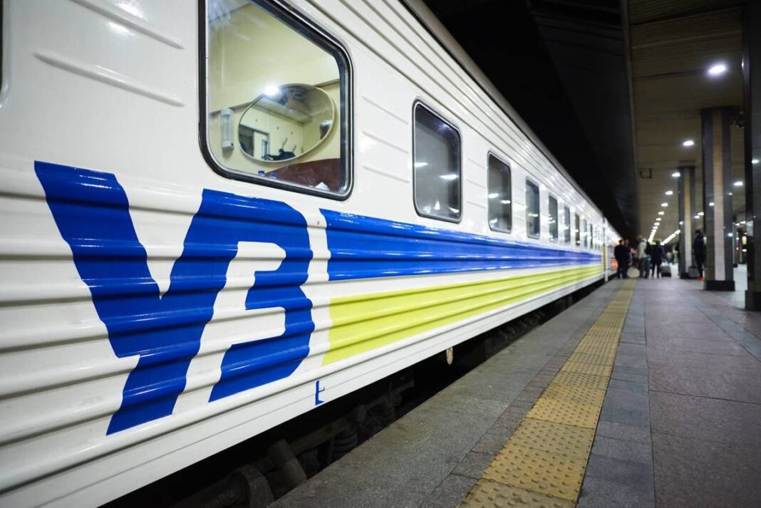 Укрзалізниця дає бій перекупникам і посилює паспортний контроль
