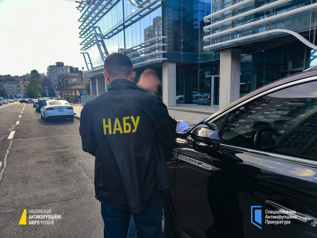 Справа на мільйон: Топпосадовця Міноборони викрили на хабарі за будівництво житла для військових