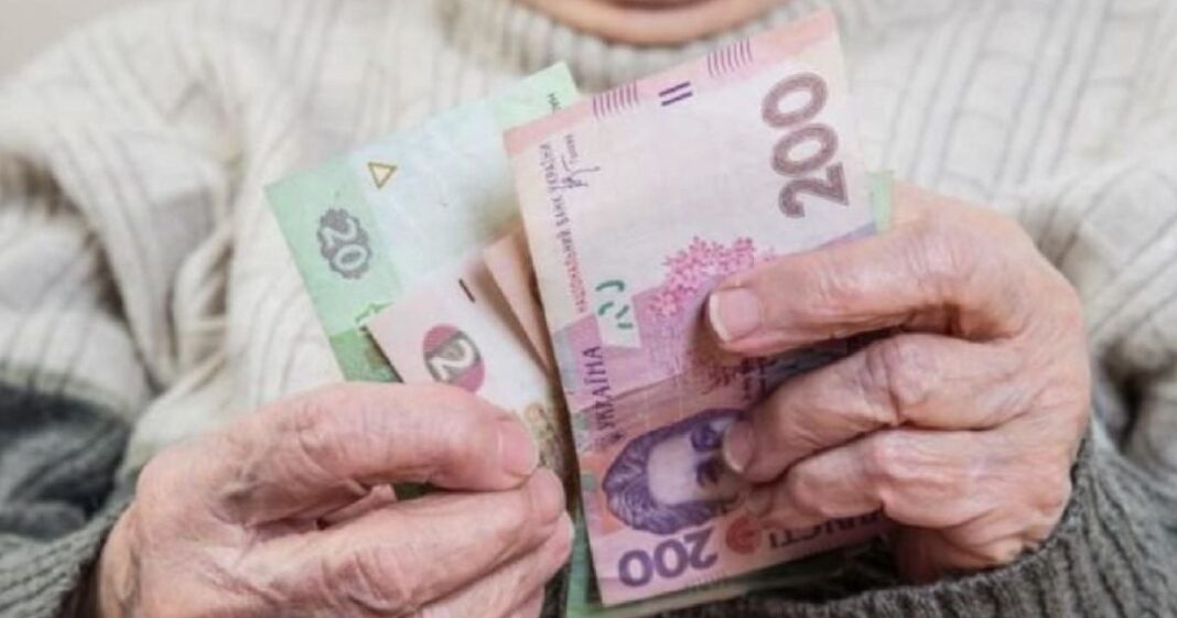 Пенсія під загрозою: як українцям не залишитися без грошей