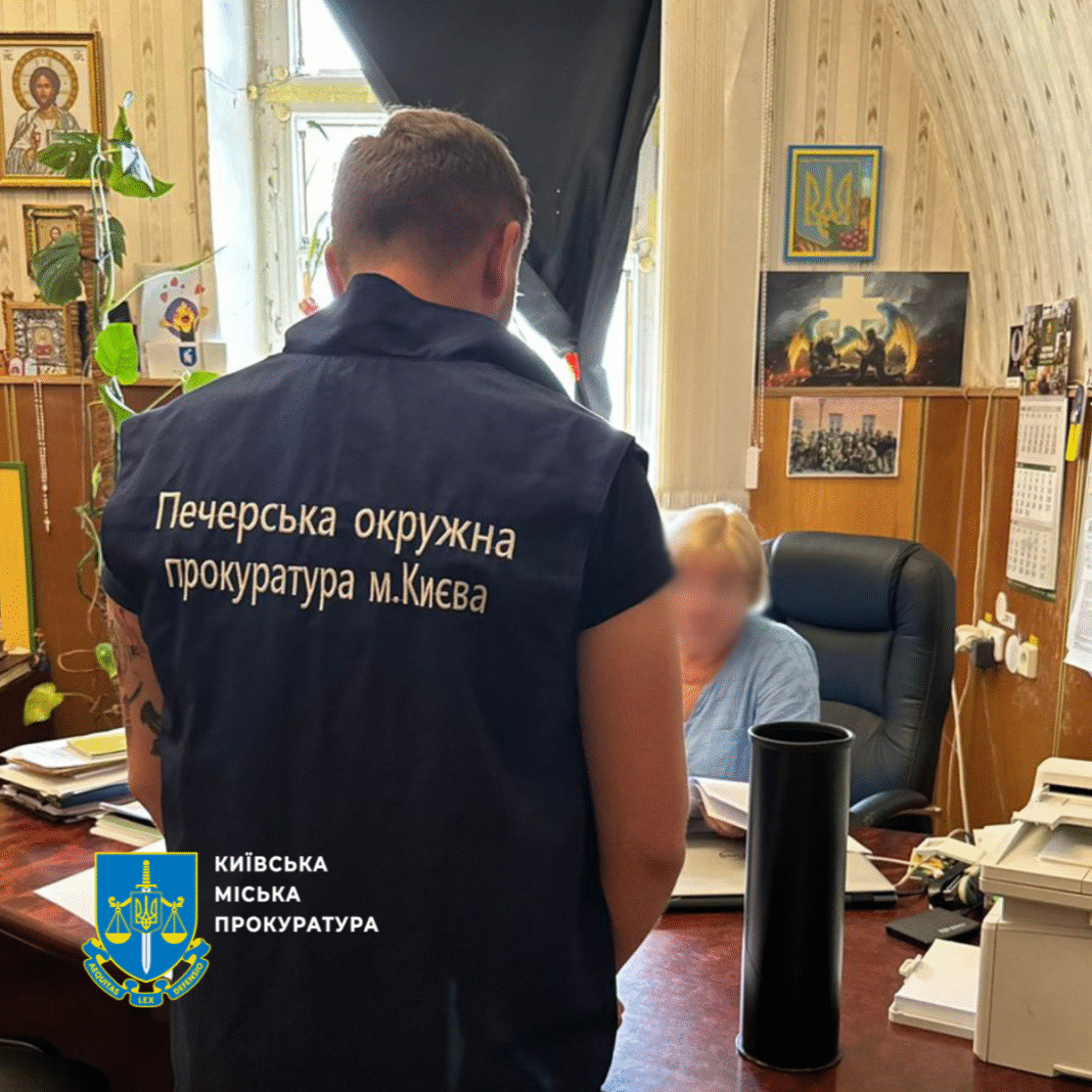 Замість ремонту — розтрата: Директорку музею 