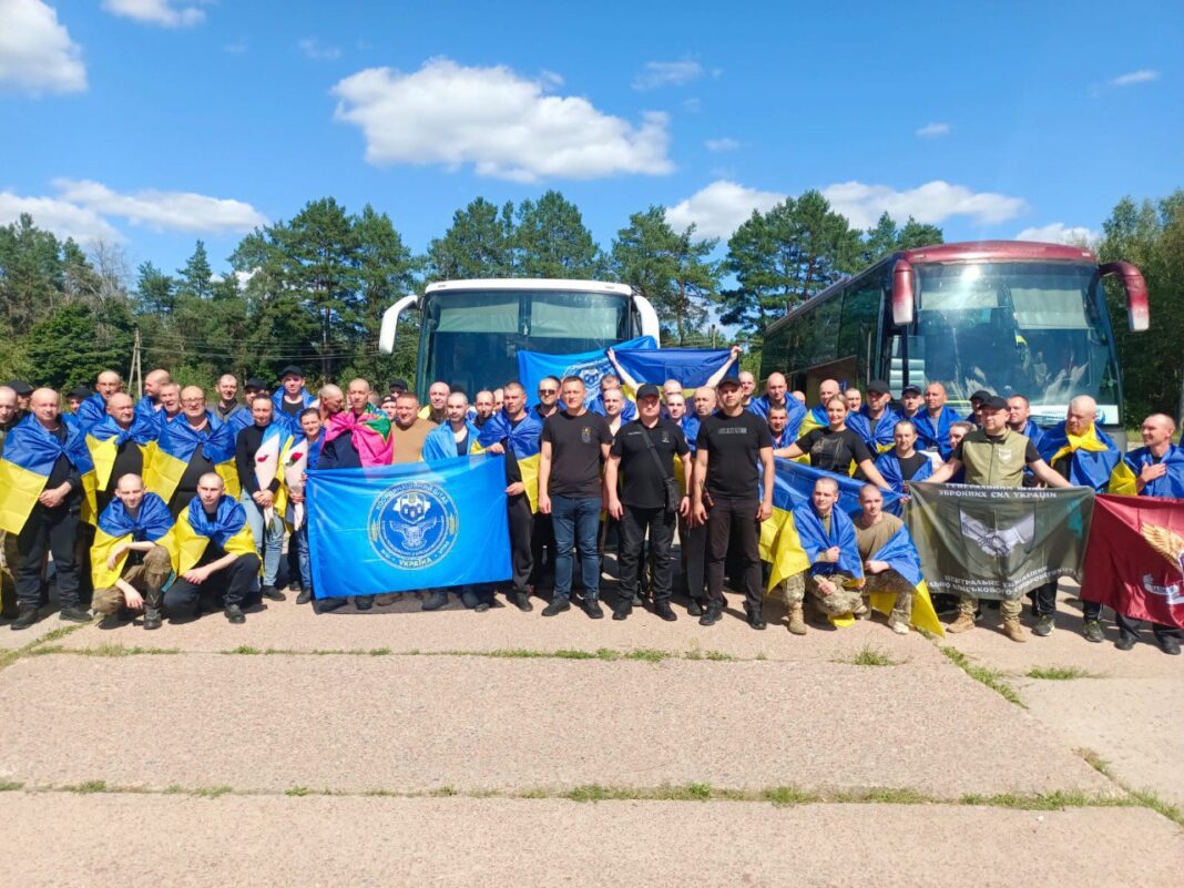 Українців повертають додому: відбувся черговий обмін полоненими