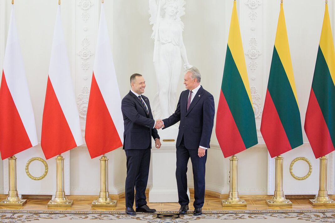 Тріщина в Балтійській солідарності: Польща та Литва розходяться в поглядах на ЄС для України