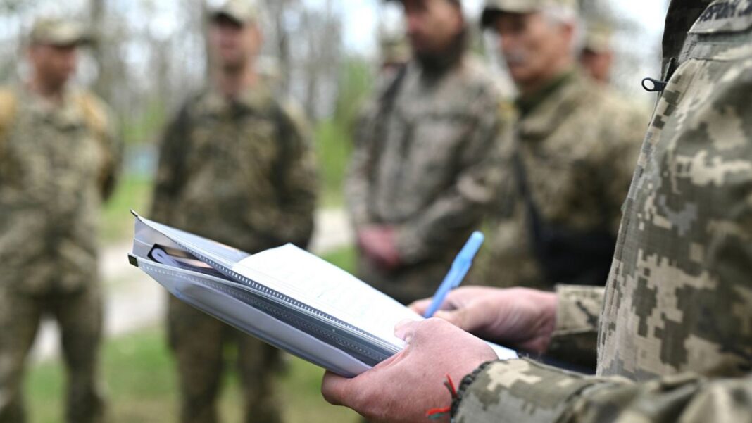 Проміняли присягу на долари: ДБР викрило військових, що переправляли ухилянтів