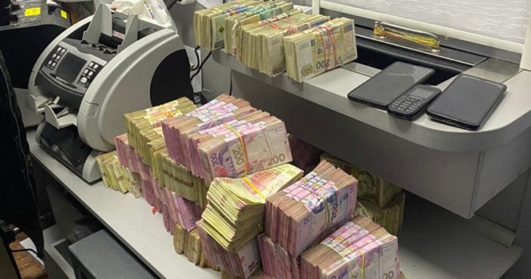 Податкова «діра» на 15 мільярдів: Екс-голова ДПС і спільники викриті у грандіозній корупційній схемі