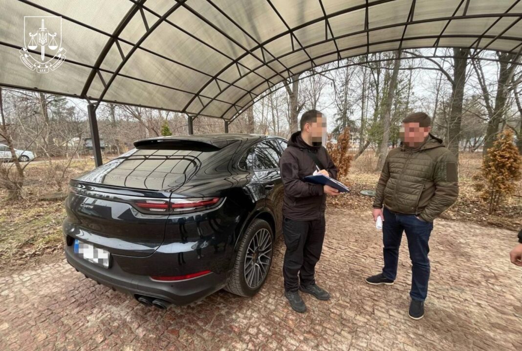 13 мільйонів і два елітні авто: Звідки статки у заступника директора ДП «Ліси України»?