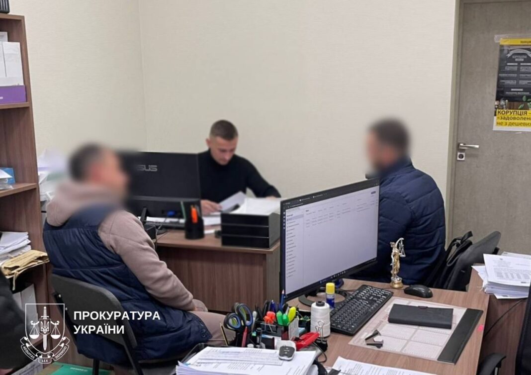 $800 000 зникли з ґрунтом: Директор і посадовець 