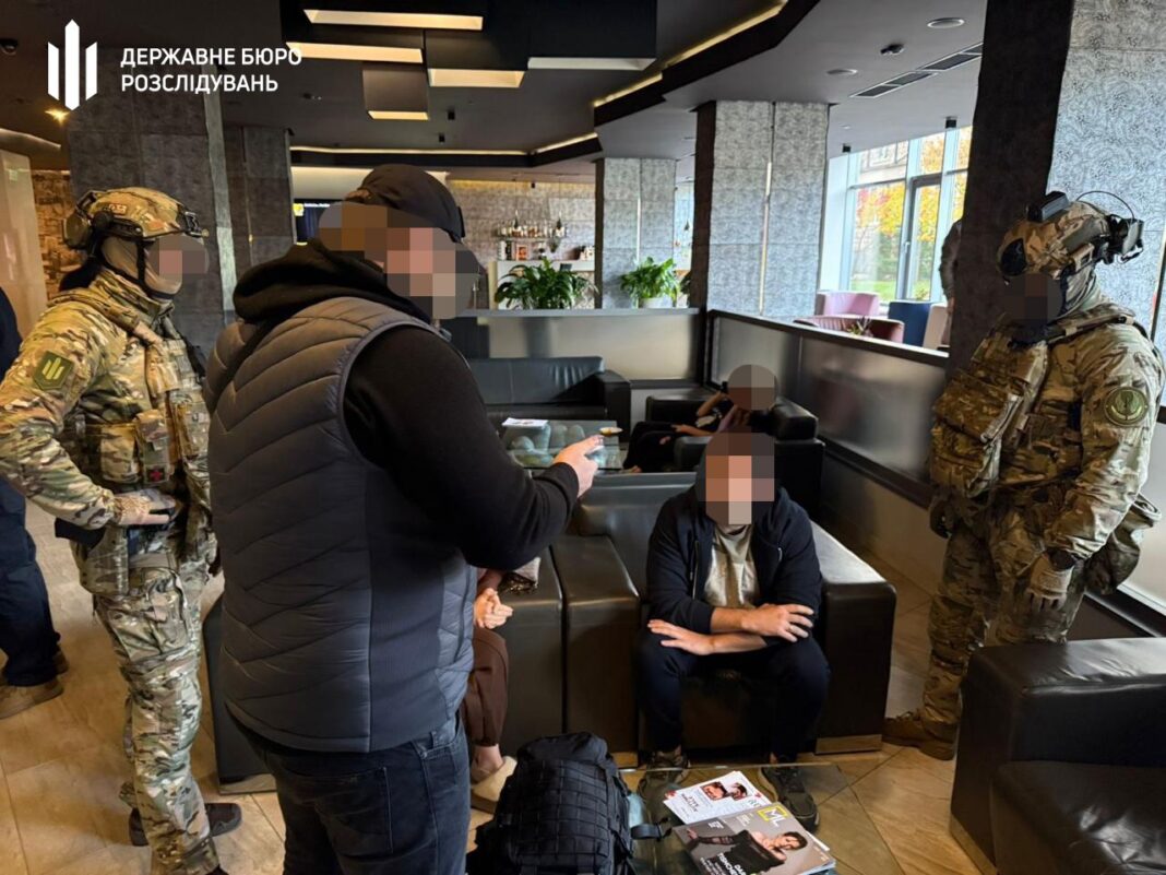 ДБР затримало ексзаступника директора «Укренерго» Кудрицького за змову з Ігорем Грінкевичем, привласнено $13,7 млн ДБР затримало ексзаступника директора «Укренерго» Кудрицького за змову з Ігорем Грінкевичем, привласнено $13,7 млн