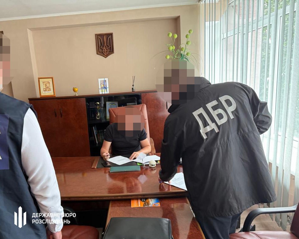 Землі Чернівців та Здобурова: Чиновник Держгеокадастру відповість за незаконну приватизацію комунальної власності Землі Чернівців та Здобурова: Чиновник Держгеокадастру відповість за незаконну приватизацію комунальної власності