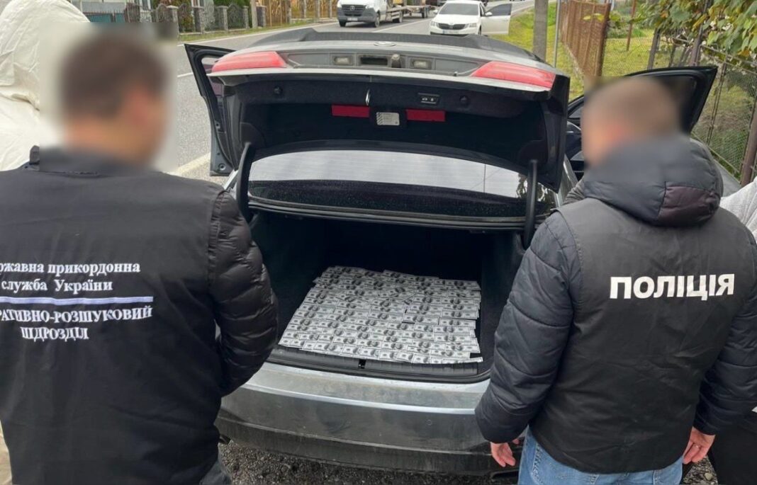 12 500 доларів у багажнику: Затримано переправника, який зробив кордон товаром