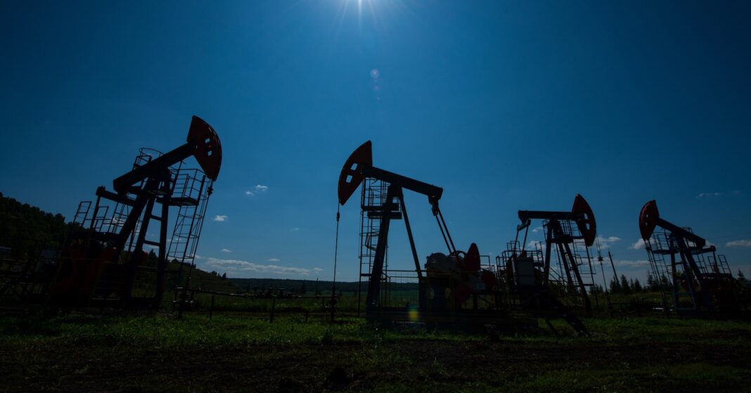 Нафта завмерла: Переговори в Україні та ставки США стримують ринок