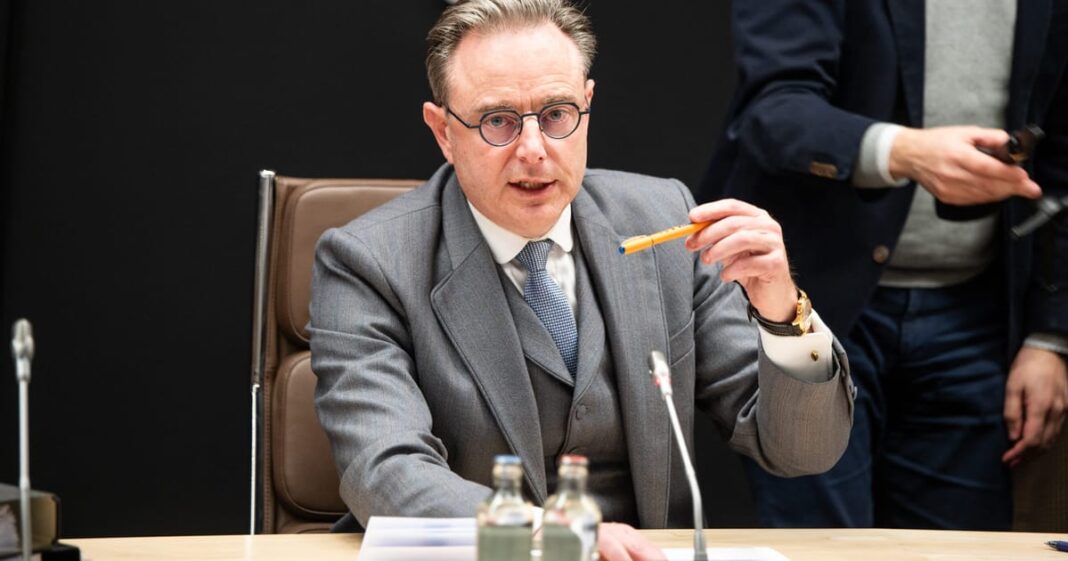 Брюссель обійшов вето Угорщини: Заморожені активи Росії підуть на підтримку України