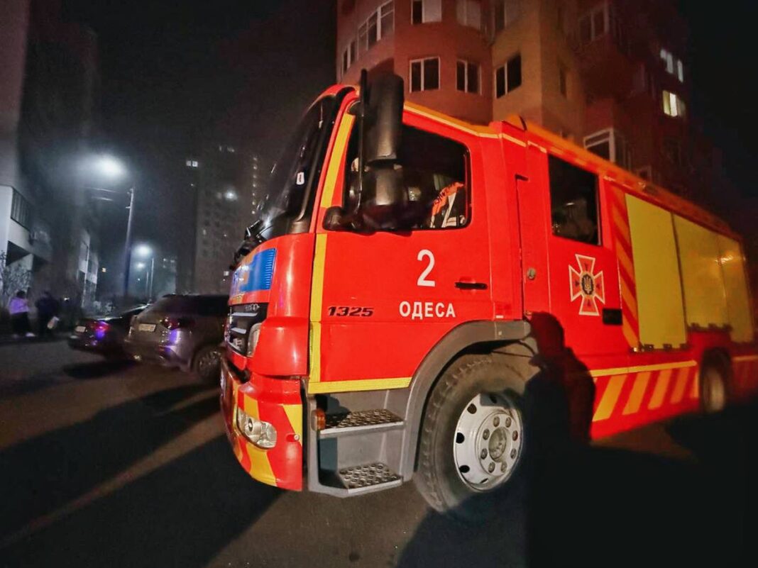 Нічна атака на Одесу: район залишився без світла, води та тепла