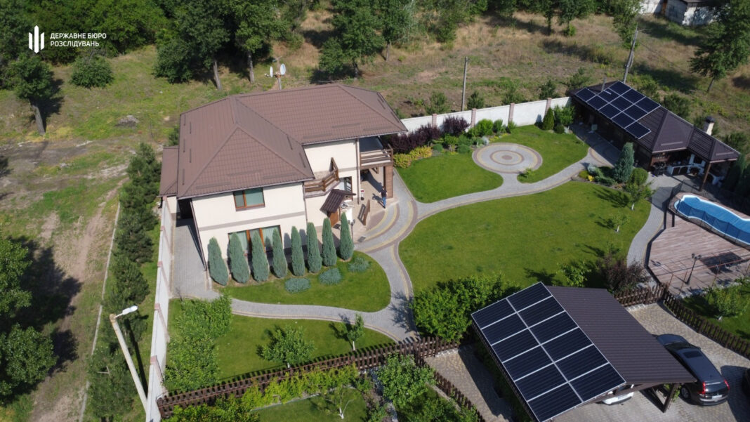 Бенкет під час обстрілів: ексголова рятувального загону привласнив майже 13 мільйонів на пальному для ДСНС